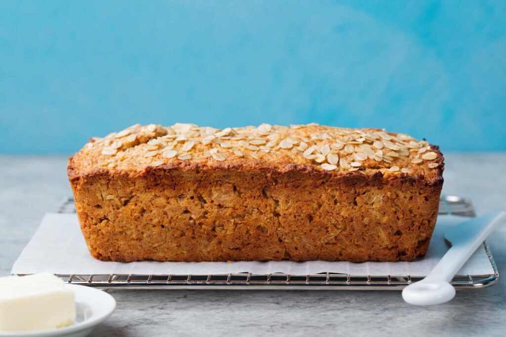 Bananenbrot mit Haferflocken und Joghurt