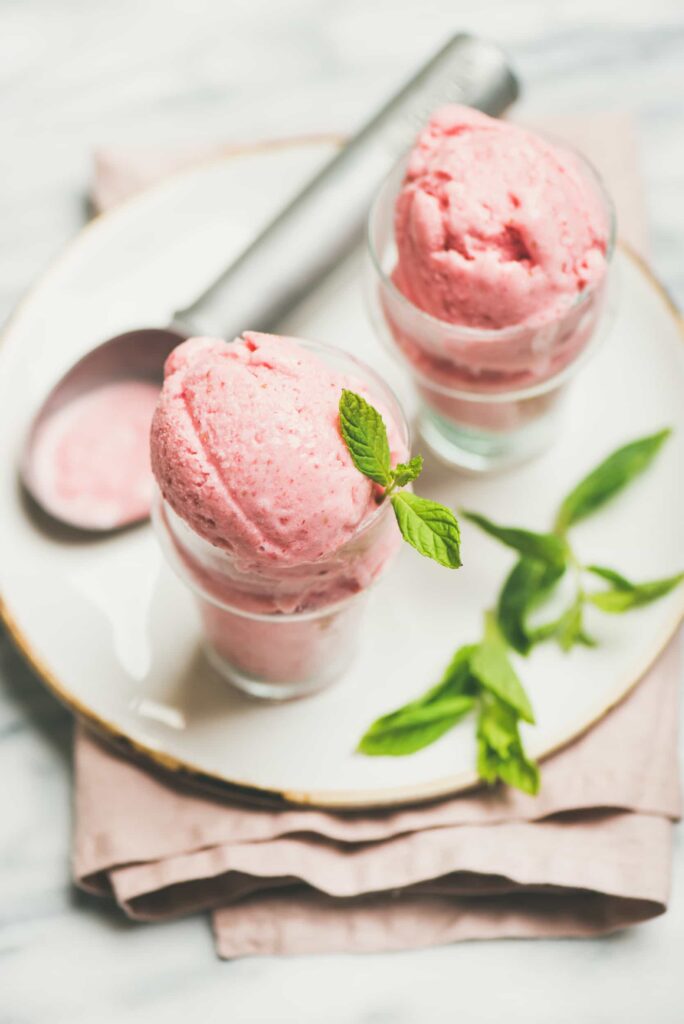 Erdbeer Joghurt Eis ohne Zucker