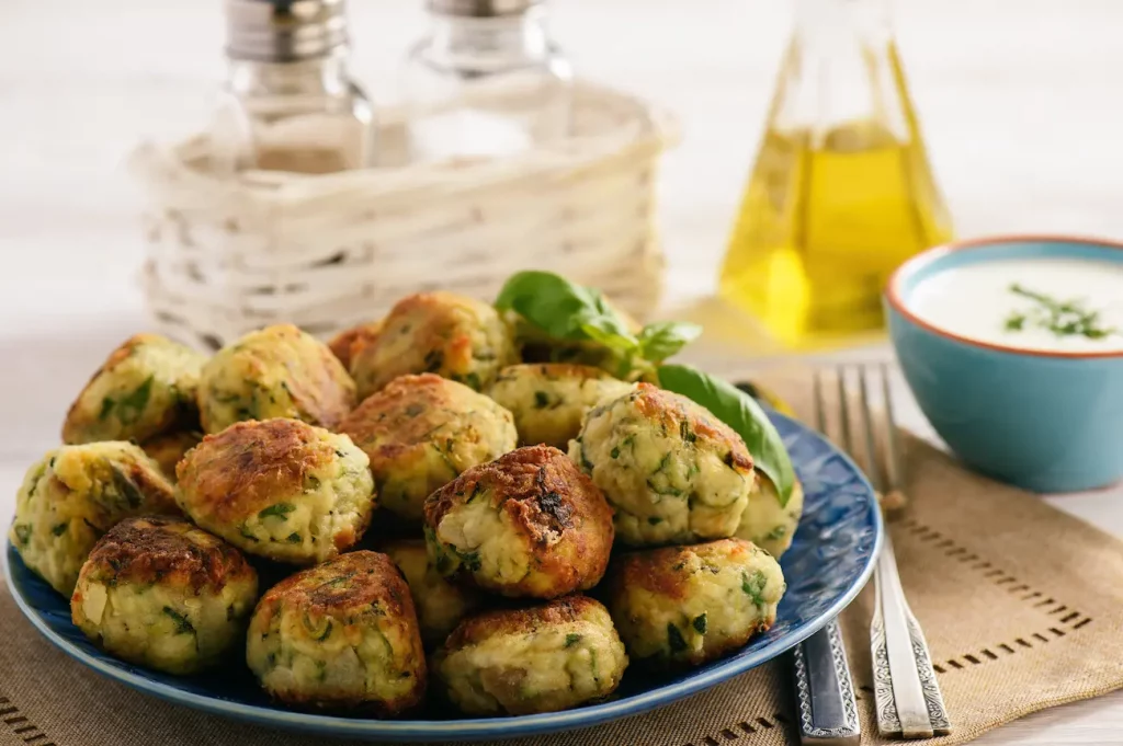 Kolokithokeftedes - Zucchini Bällchen auf griechisch