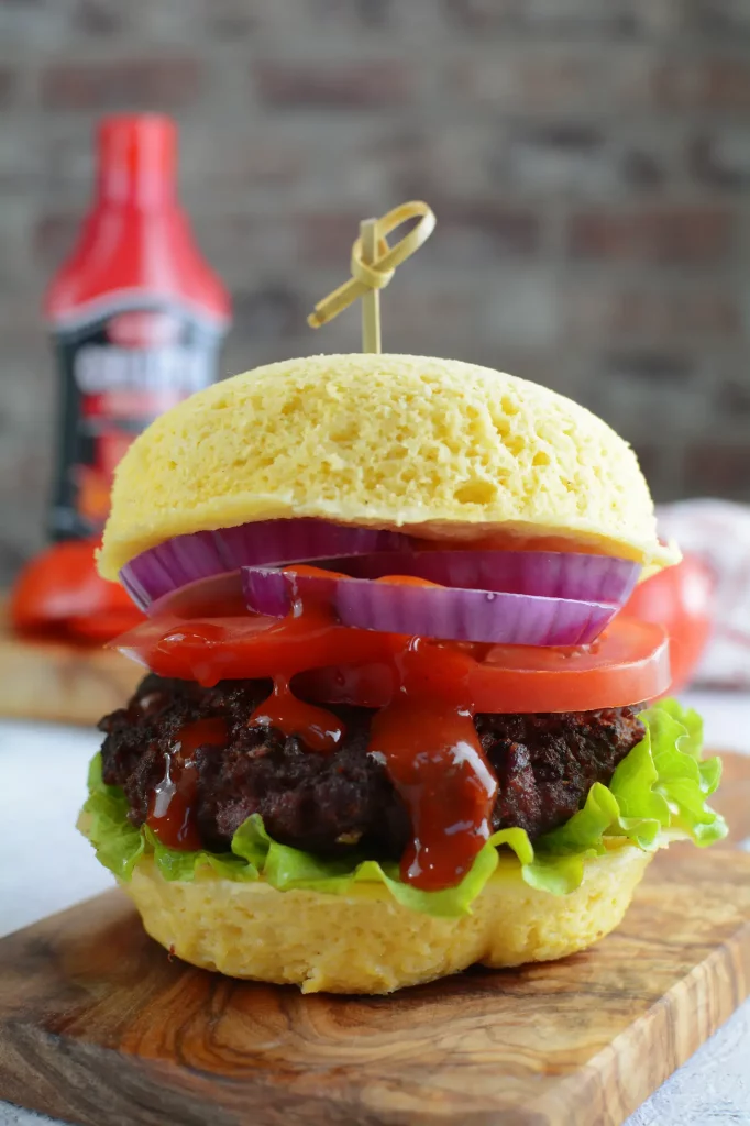 Keto Burger mit Low Carb Burger Bun